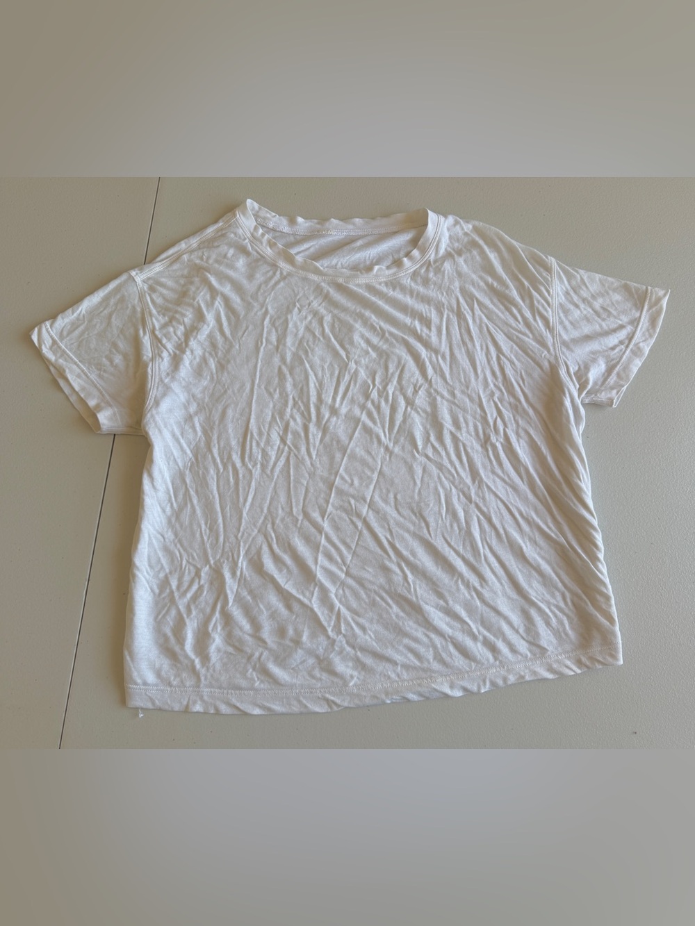 Lululemon Cates Tee White Cropped Short Sleeve T-Shirt Size 8